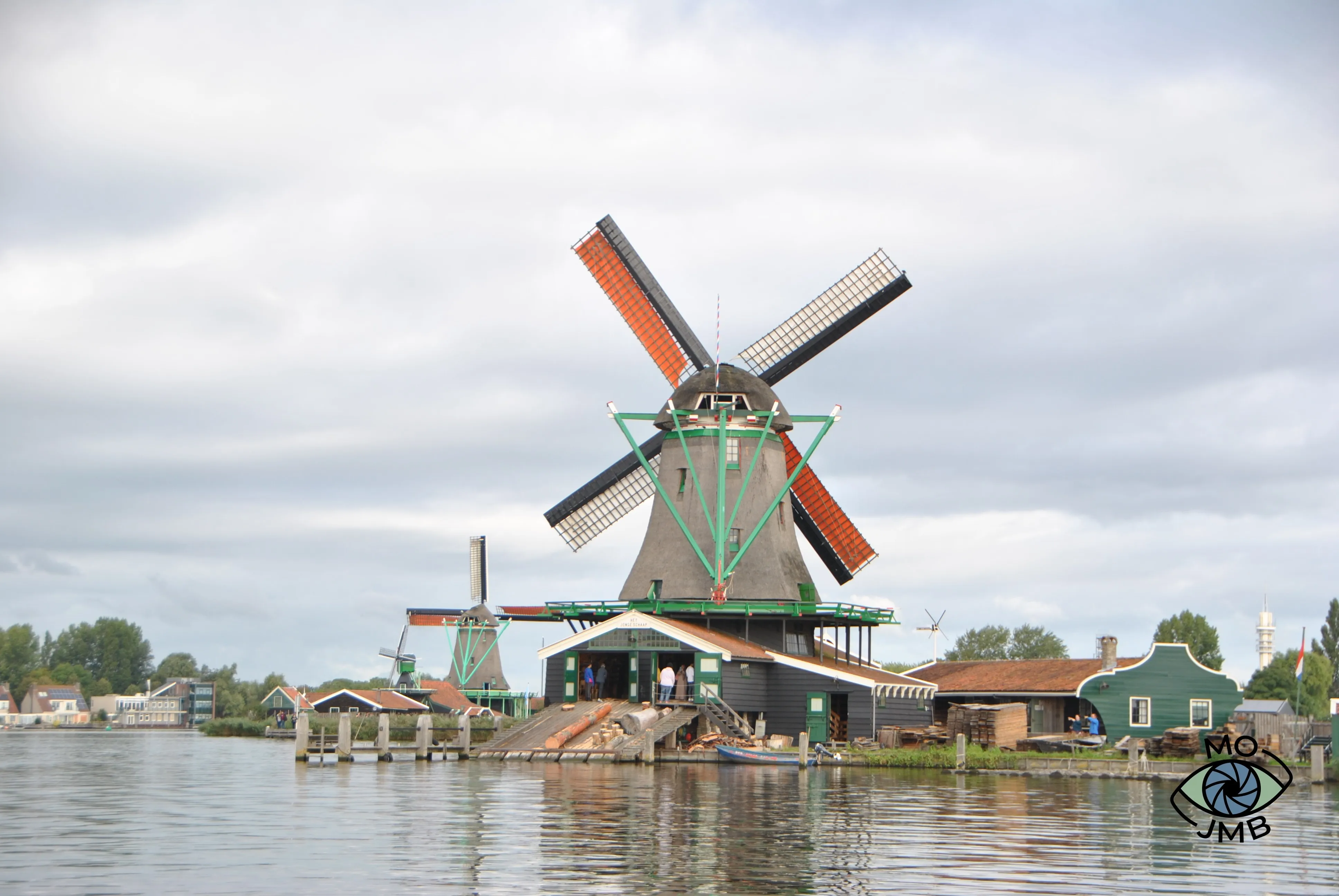 MOLINO DE VIENTO DE MADERA HET JONGE SCHAAP