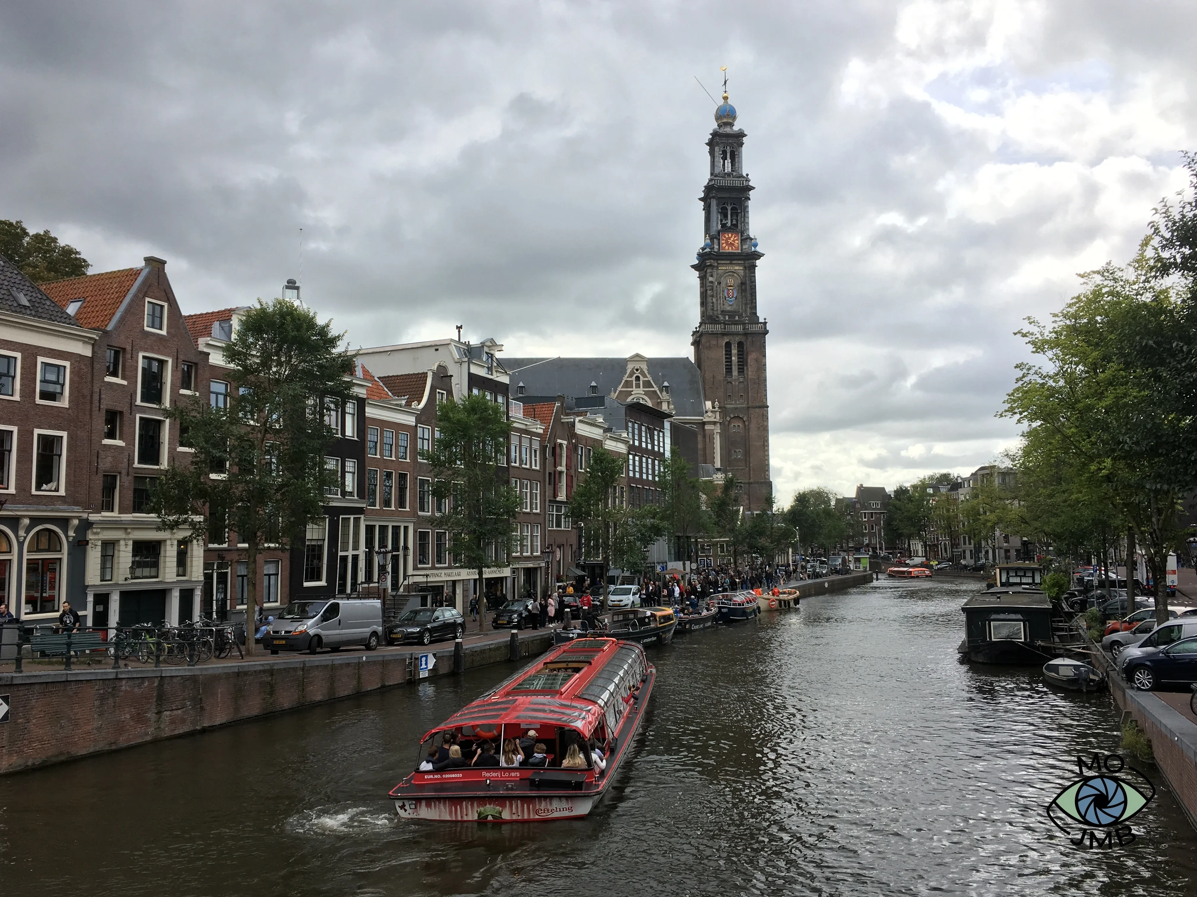 CANAL DE AMSTERDAM CON LA TORRE WESTERKERK AL FONDO