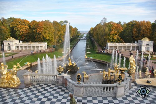 FUENTES DE LOS JARDINES DEL PALACIO DE PETERHOF