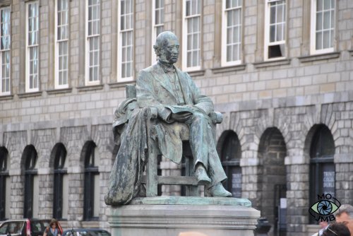 ESTATUA DE BRONCE DE WILLIAM EDWARD HARTPOLE LECKY