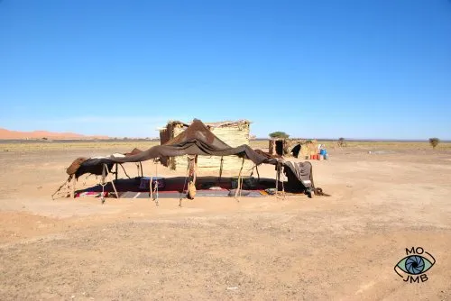 JAIMA DE PUEBLO NÓMADA EN EL DESIERTO DE MERZOUGA