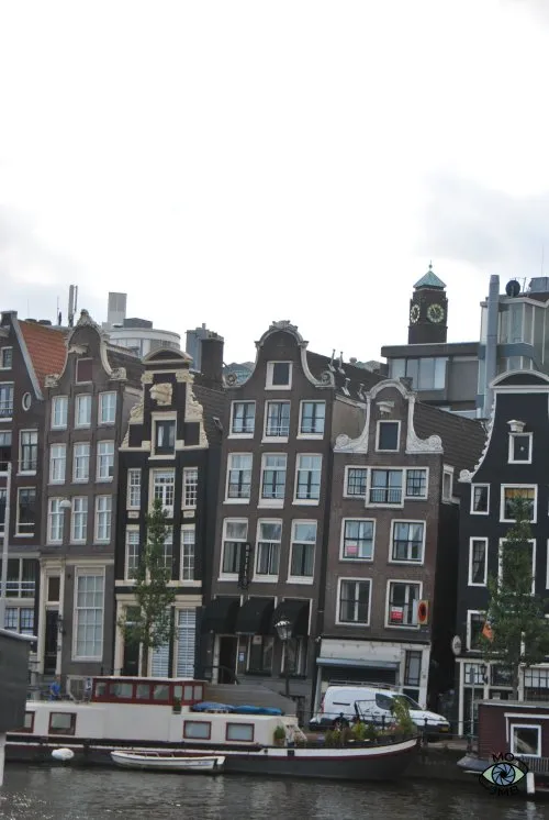 CASAS DANZANTES DE AMSTERDAM - DANCING GINGERBREAD HOUSES