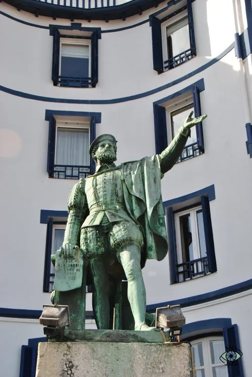 ESTATUA DE JUAN SEBASTIÁN ELCANO EN GETARIA