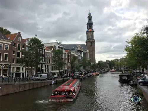 CANAL DE AMSTERDAM CON LA TORRE WESTERKERK AL FONDO